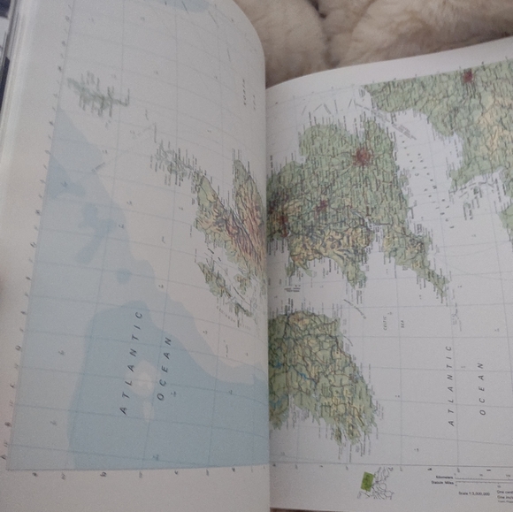 Atlas of the World hardcover book Readers Digest - Picture 14 of 16